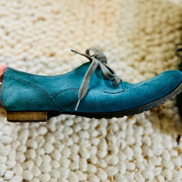 Maya blue suede oxford - Picture 1 of 3